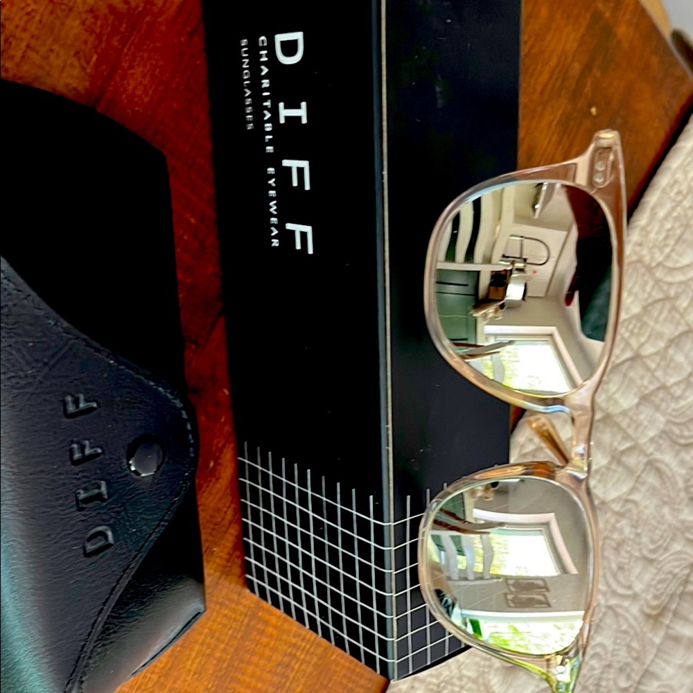 Diff Maxwell Sunglasses New in Box